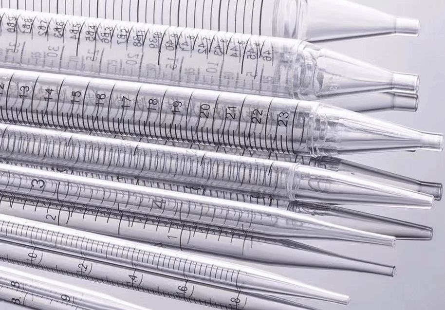 Precision markings, color-coding, and optimized tips in High-Quality Pipettes