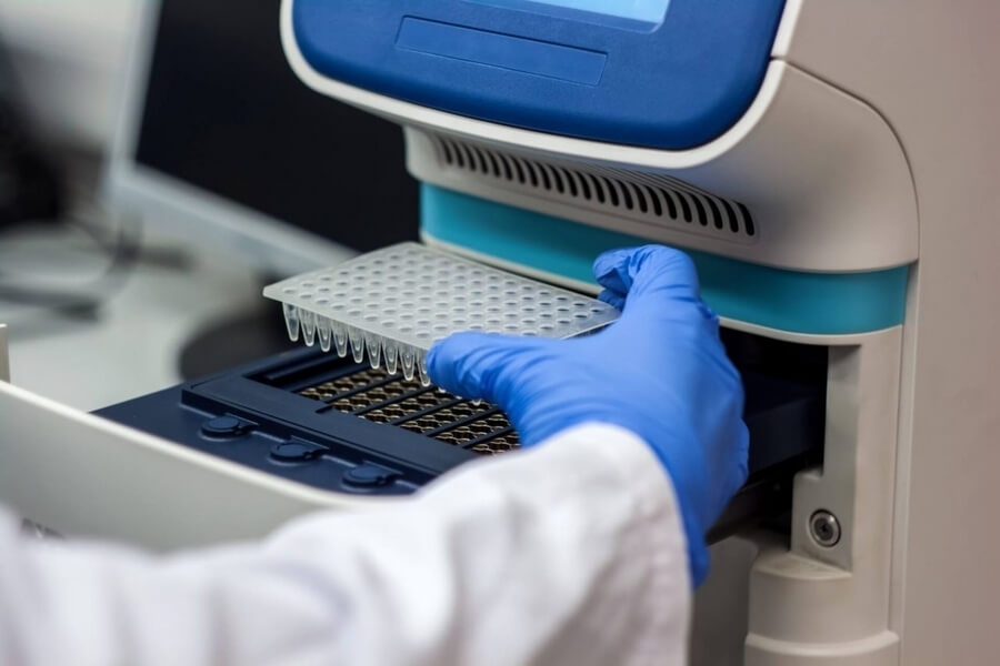 PCR plate thermal uniformity and evaporation affect qPCR variance